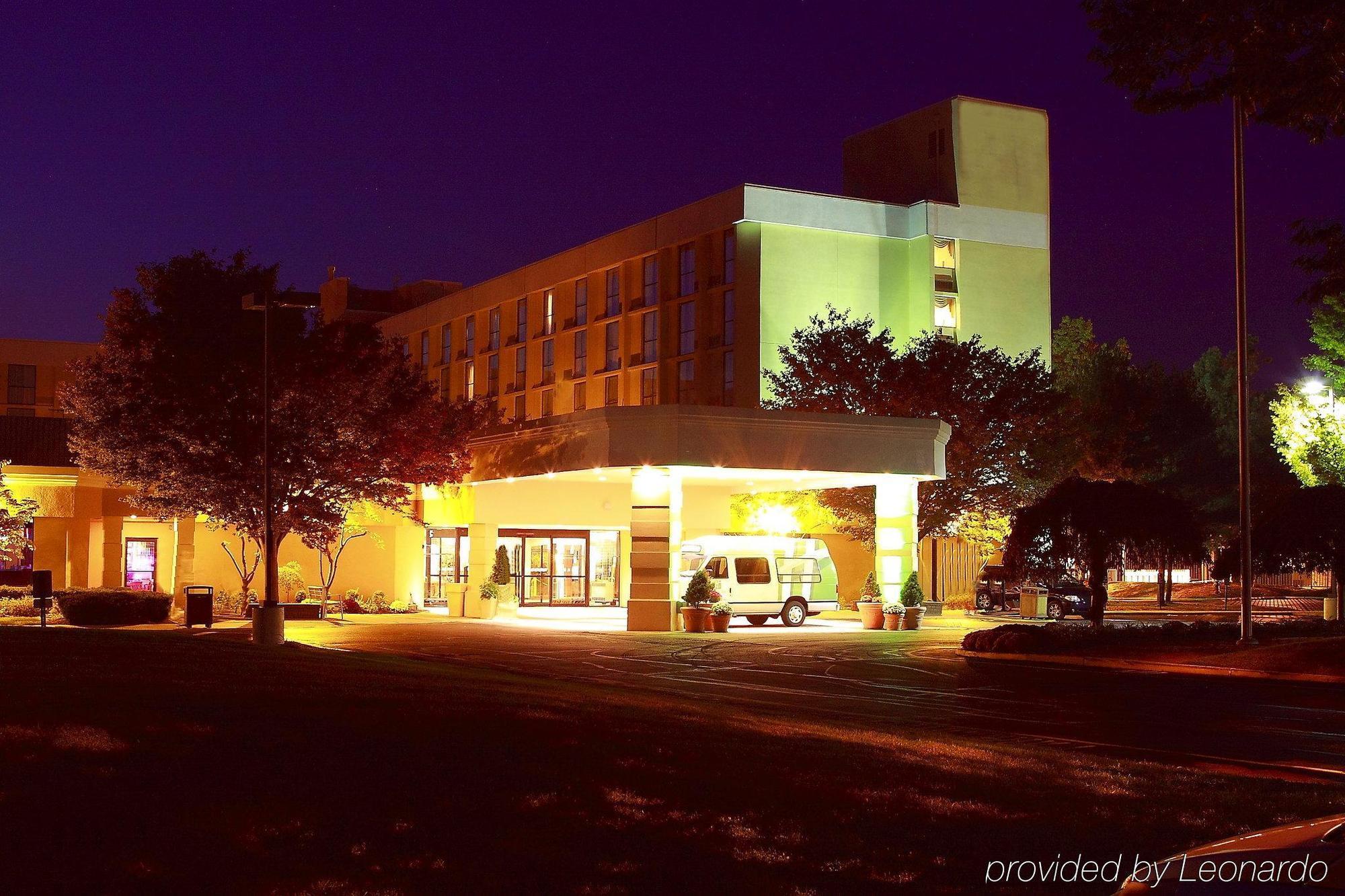 Magnuson Grand & Conference Center Somerset-Bridgewater ภายนอก รูปภาพ